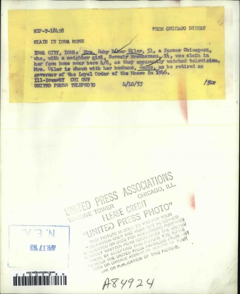 1953 Press Photo Iowa City Iowa Mrs Ruby Baker Ciler who with a neighbor Beverly