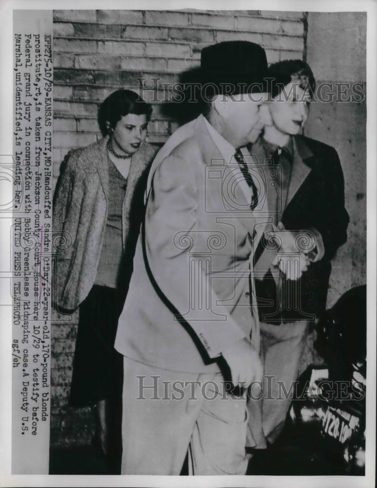 1953 Press Photo Kansas City Mo Sandra O Day 22 yr old prostitute is taken from