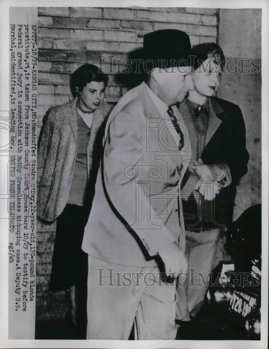 1953 Press Photo Kansas City Mo Sandra O Day 22 yr old prostitute is taken from