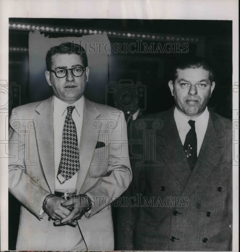 Load image into Gallery viewer, 1954 Press Photo Boston George D O'Brien arrives at Federal Building with Deputy

