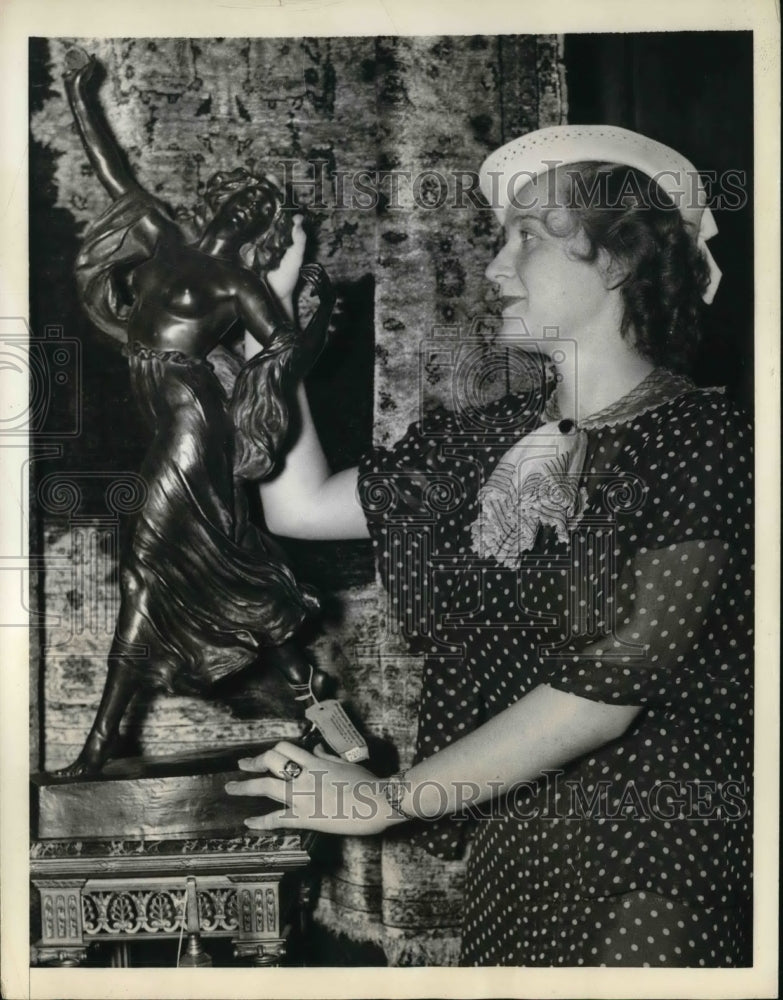 1936 Press Photo One of the Bronze statues part of art treasure to be auctioned
