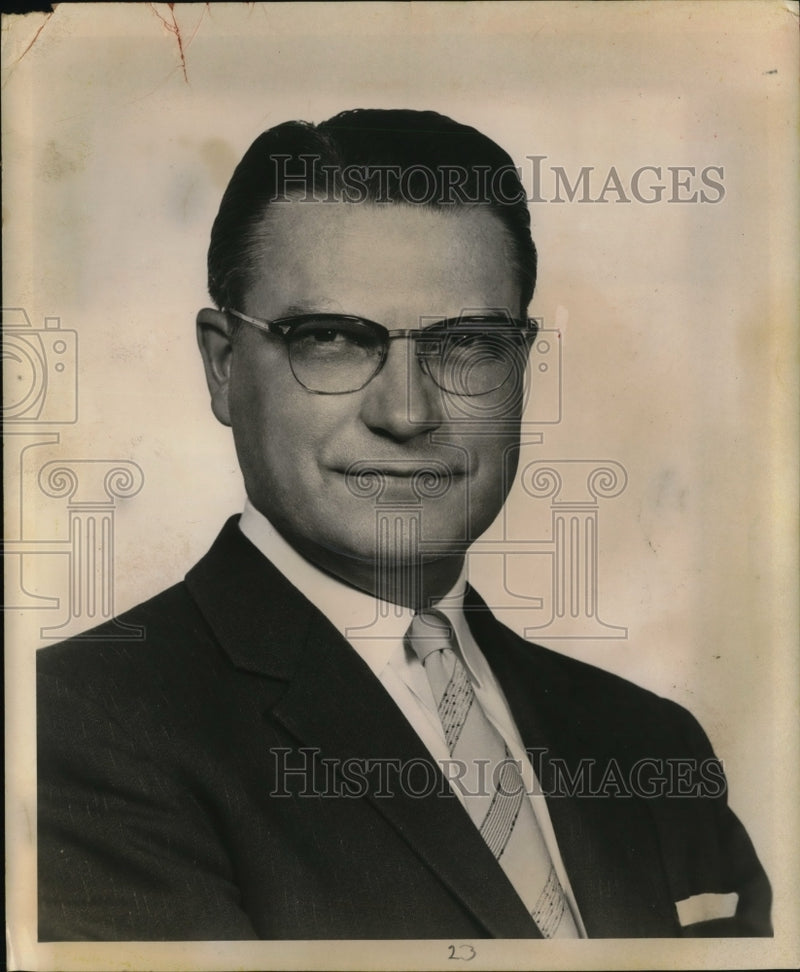 Load image into Gallery viewer, 1961 Press Photo Harold W Schultz IFT President Department of Food and Dairy
