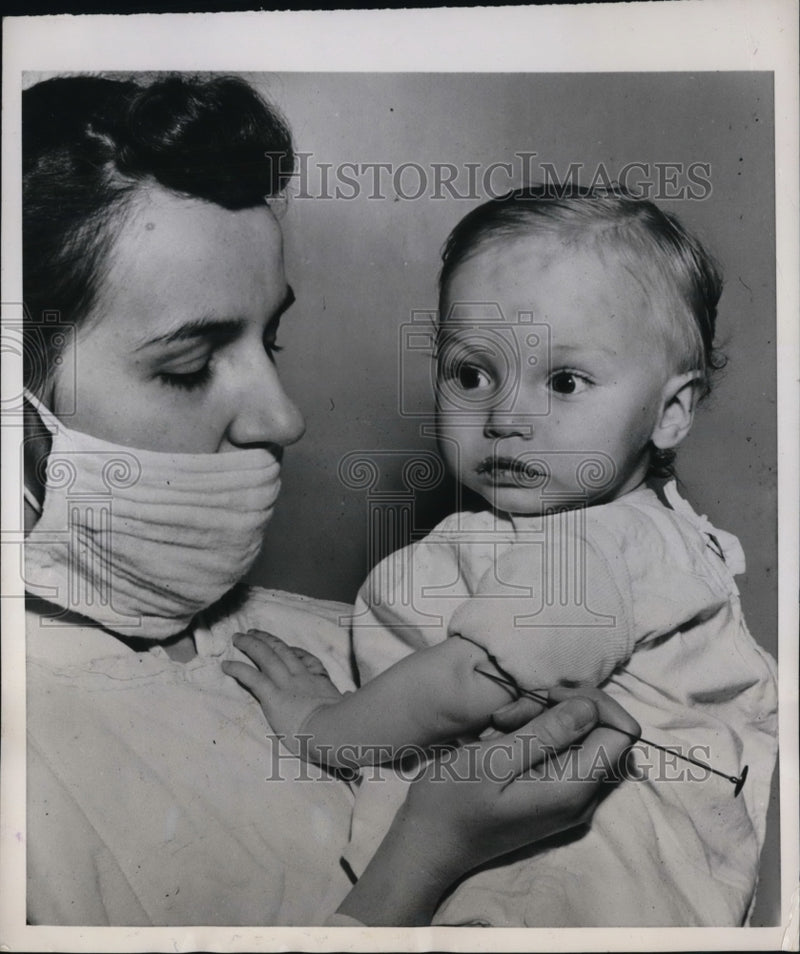 Load image into Gallery viewer, 1948 Press Photo Beverly Smith Born Without Sense of Feeling
