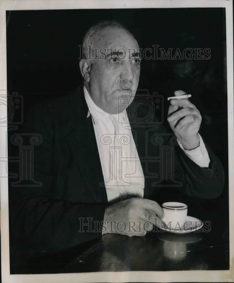 Load image into Gallery viewer, 1940 Press Photo Mohammed Oasman Tannery Worker returned to his native turkey
