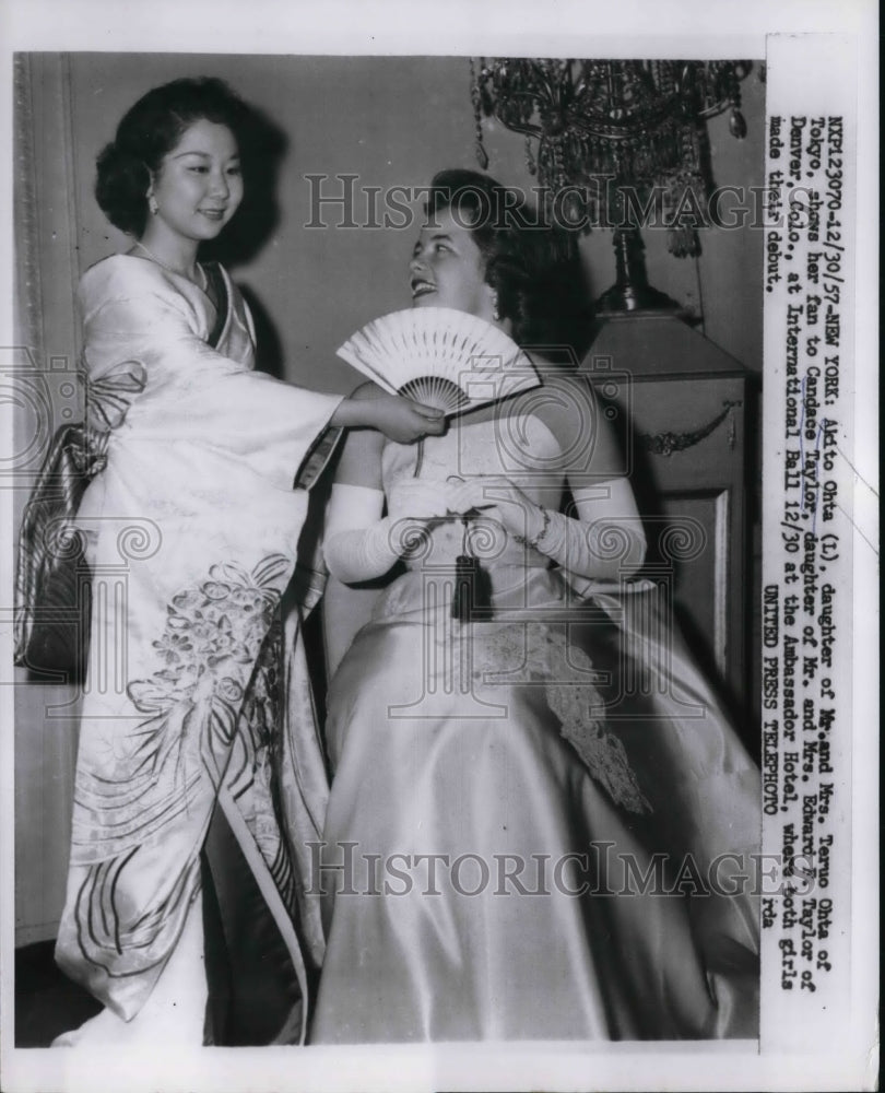 1957 Press Photo Akito Ohta shows her fan to Candace Taylor at Int'l. Ball.