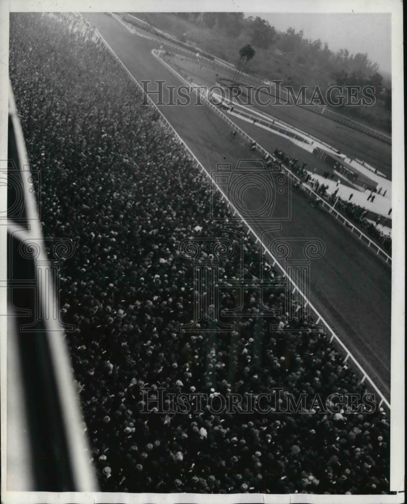 Load image into Gallery viewer, 1939 Press Photo Santa Anita Park Attracted Capacity Crowd To Racing Season
