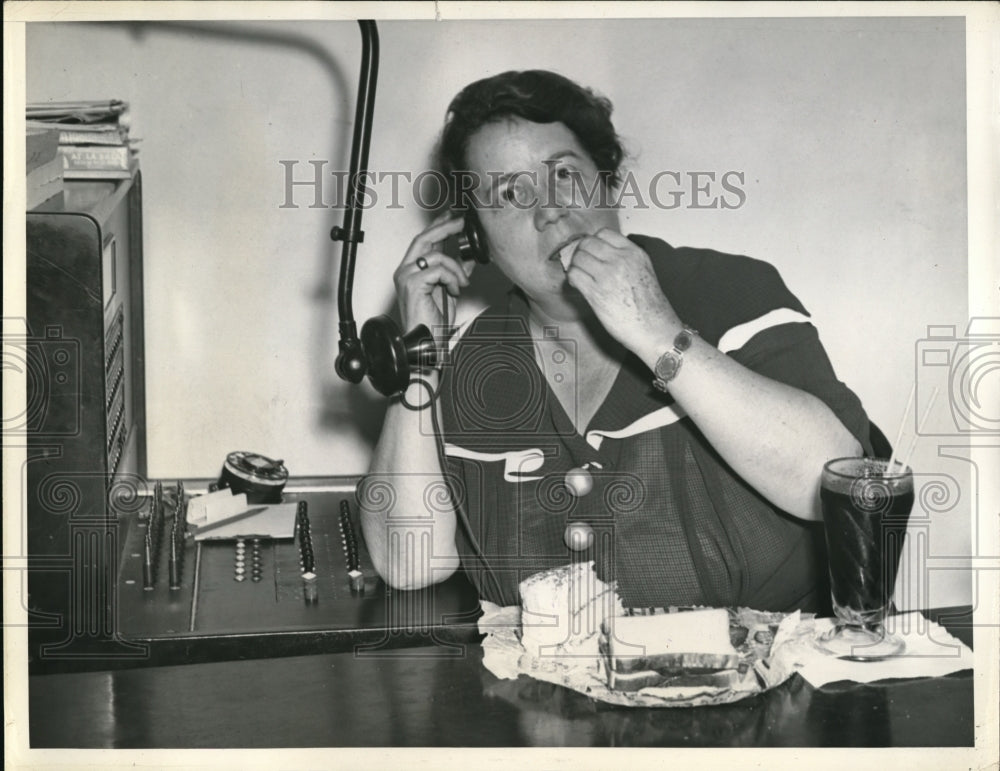 1938 Press Photo Eugenia Dnger grabbing quick lunch during her sitdown strike.- Historic Images