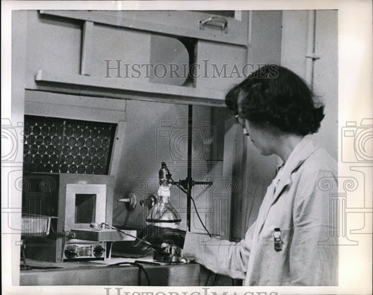1952 Press Photo New England Deconess Hospital Cancer Clinic in Boston, Mass.