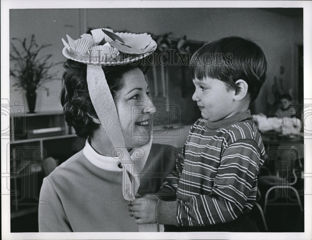 1968 Press Photo Mrs. Ben H. Dickson And Alexander At Lakewood Nursery School