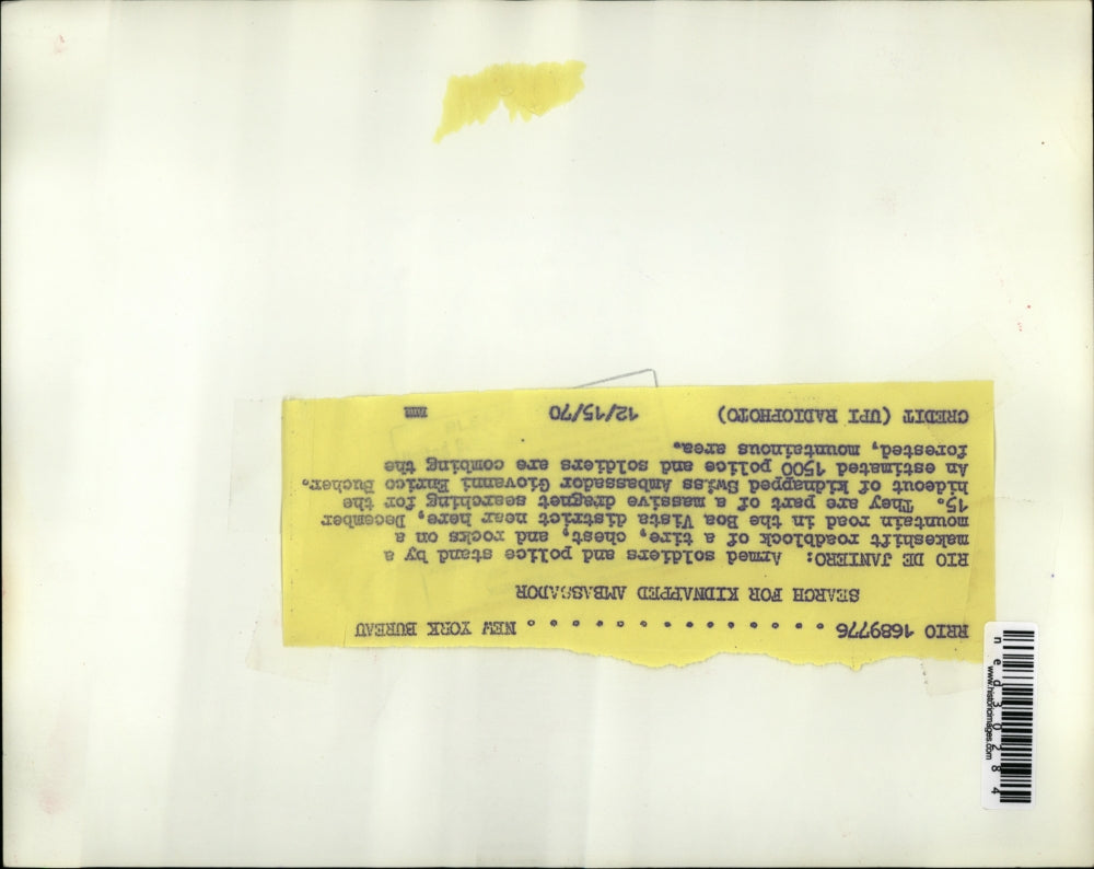 1970 Press Photo Armed soldiers and police searching for kidnapped ambassador