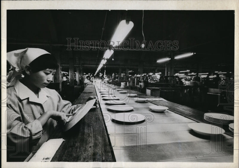 Load image into Gallery viewer, 1969 Press Photo Japanese Girl Checking Plate for Flaws in Chinaware Prodcution
