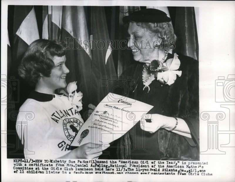 Load image into Gallery viewer, 1954 Press Photo Betty Sue Parker Named American Girl of the Year
