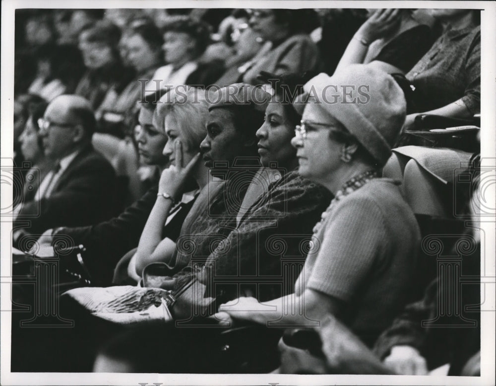 1963 Press Photo Press Decorating School