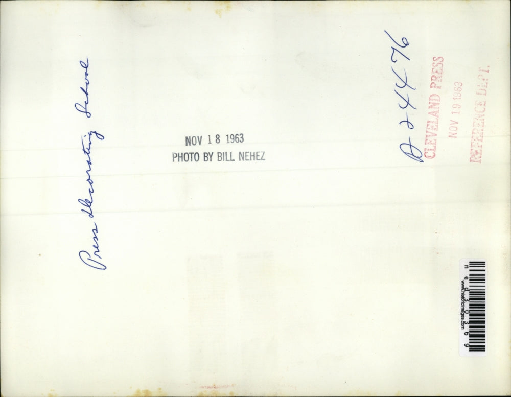 1963 Press Photo Press Decorating School