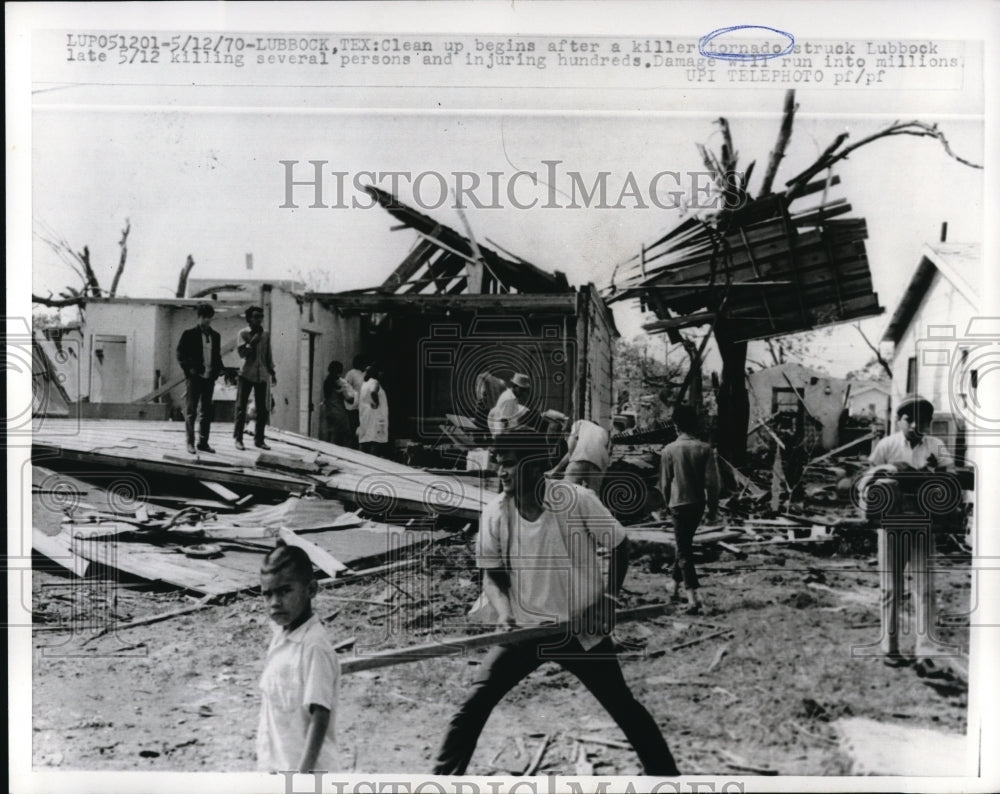 1970 Press Photo Clean up begins after tornado struck Lubbock, Texas