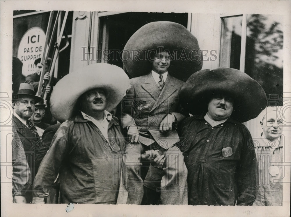 1935 Press Photo Parisians Welcome Peter Dudan to France