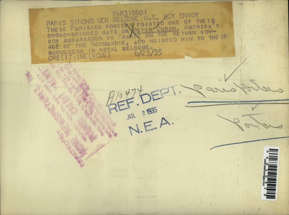 1935 Press Photo Parisians Welcome Peter Dudan to France