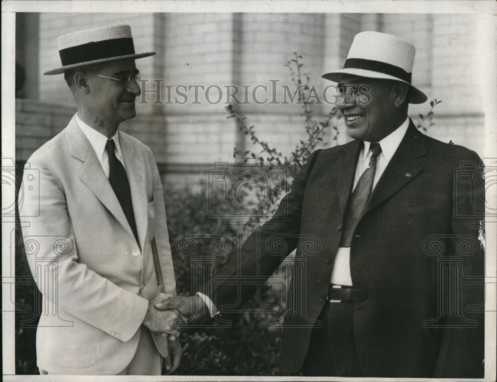 1933 Press Photo John W. Dady Congratulating Jack Meyers - ned30430