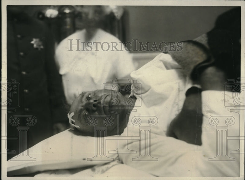 Load image into Gallery viewer, 1930 Press Photo Anton Anderson, Viking fisherman slayer of 2 game wardens in
