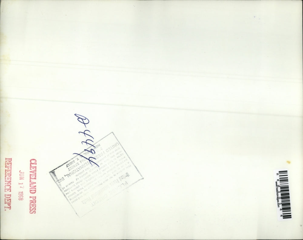 1968 Press Photo Tracy Minn residents pick through the rubble of their homes