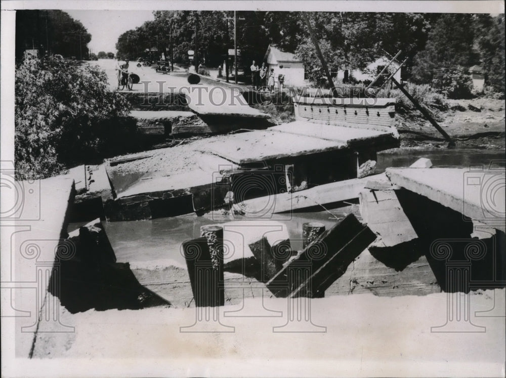 1937 Press Photo Heavy rains cause Northern Illinois flood threat