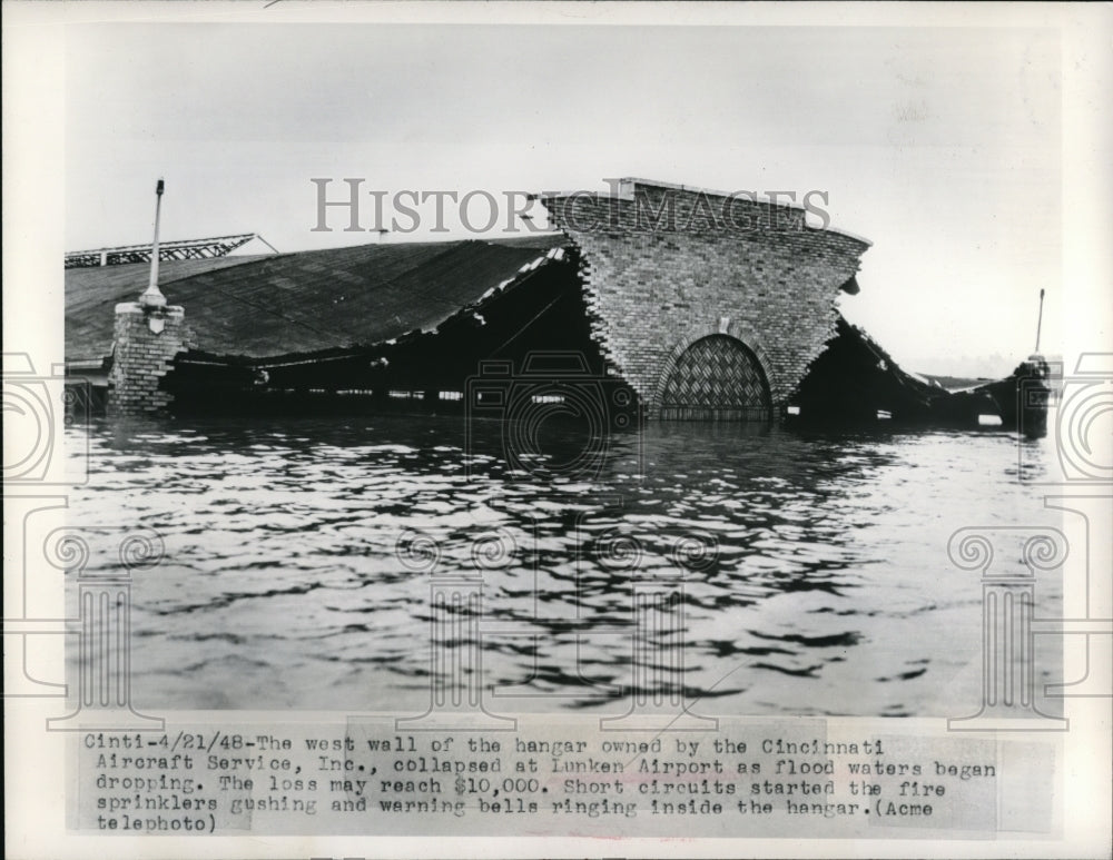 1948 Press Photo A collapsed hangar wall at the Lunkin Airport owned by the
