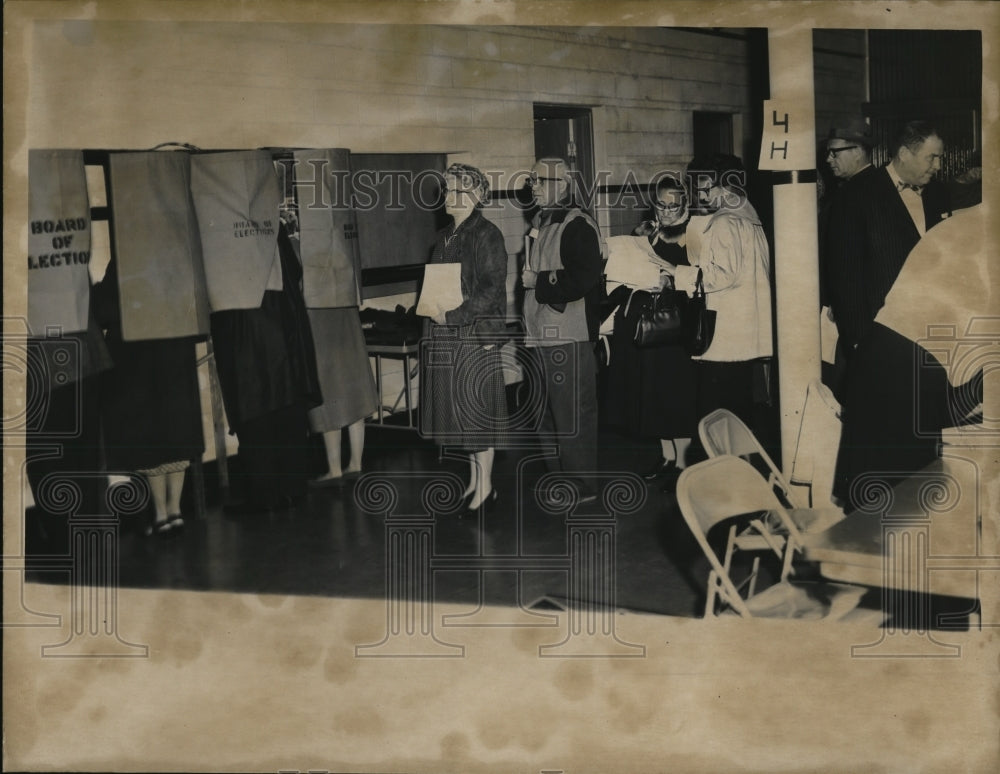 1960 Press Photo Rocky Raven City Hall