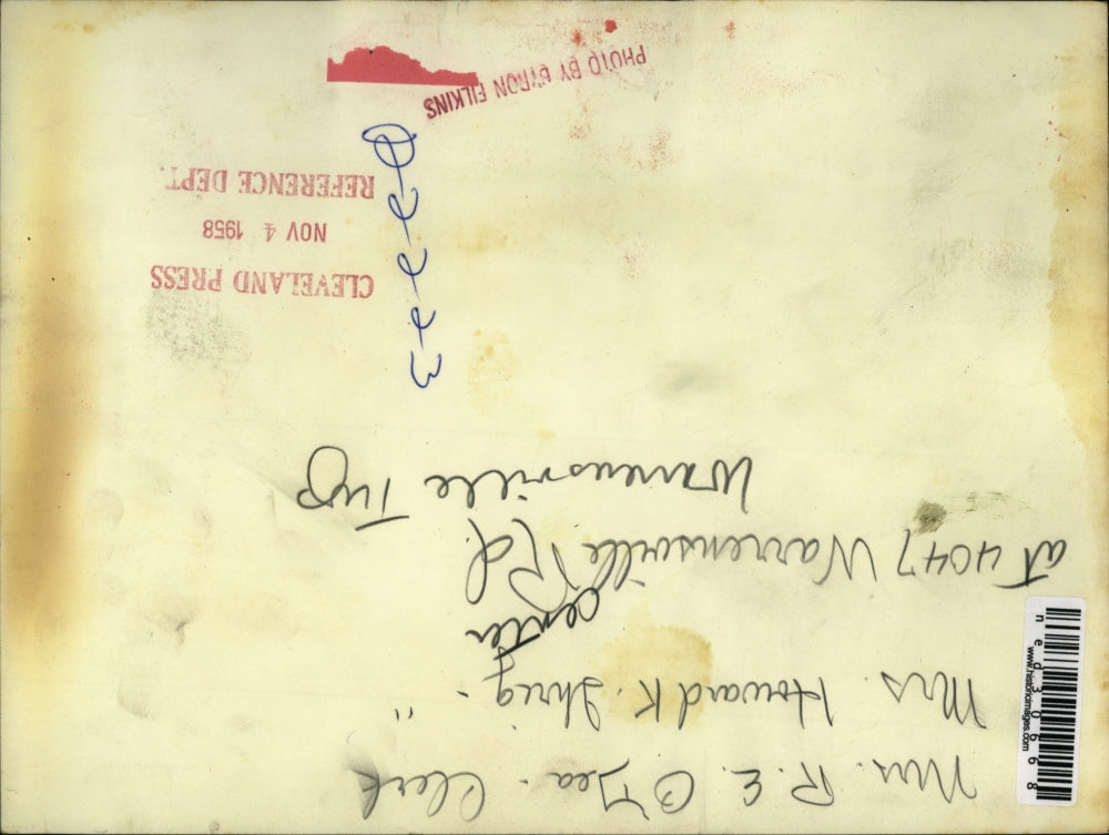 1958 Press Photo R.E. O'Dea, H.K. Thrig in voting center