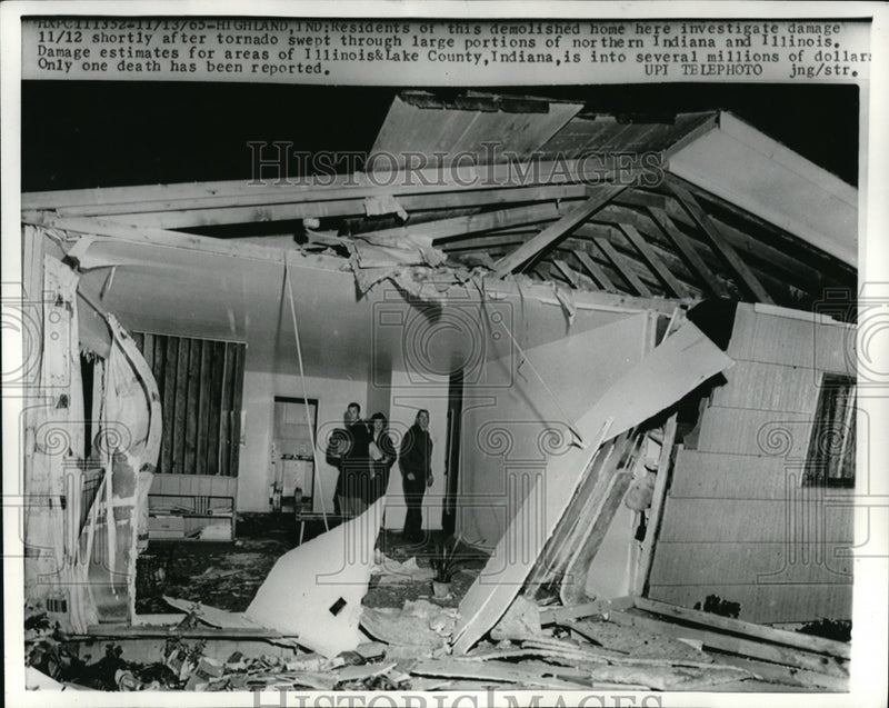 Load image into Gallery viewer, 1963 Press Photo Residents survey the damage of their house ravaged by a tornado
