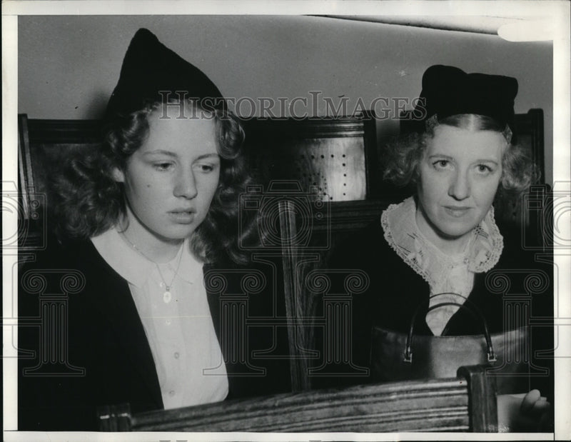 Load image into Gallery viewer, 1937 Press Photo Mrs. Nancy Wilson &amp; daughter, Nancy, testify for higher alimony
