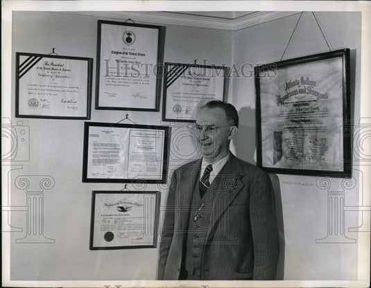 1949 Press Photo Dr. Pressly's home decorated with certificates