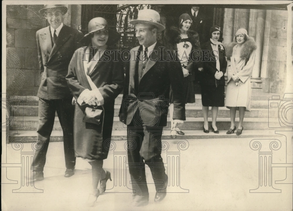 1929 Press Photo Mr. A. Page ushers Miss A. Freeman after Fiske-Seymore wedding