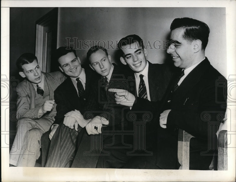 Load image into Gallery viewer, 1940 Press Photo Five young men who refused to register under Selective Services
