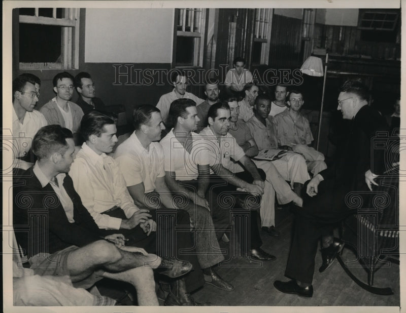 Load image into Gallery viewer, 1941 Press Photo Brig.-Gen. Lewis B. Hershey with conscientious objectors
