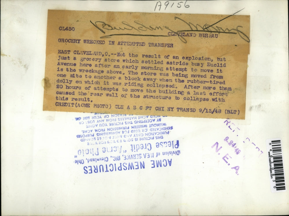 1948 Press Photo Grocery wrecked in attempted transfer