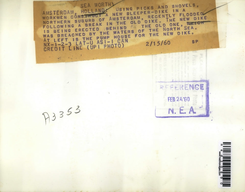 1960 Press Photo Workmen Constructing Sleeper-Dike in Amsterdam Suburb