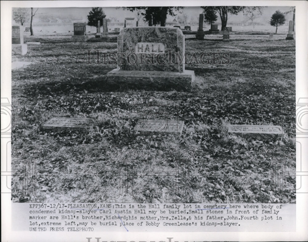 1953 Press Photo Hall family plot in cemetery where Carl Hall may be buried.