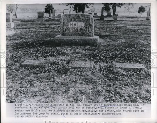 1953 Press Photo Hall family plot in cemetery where Carl Hall may be buried.