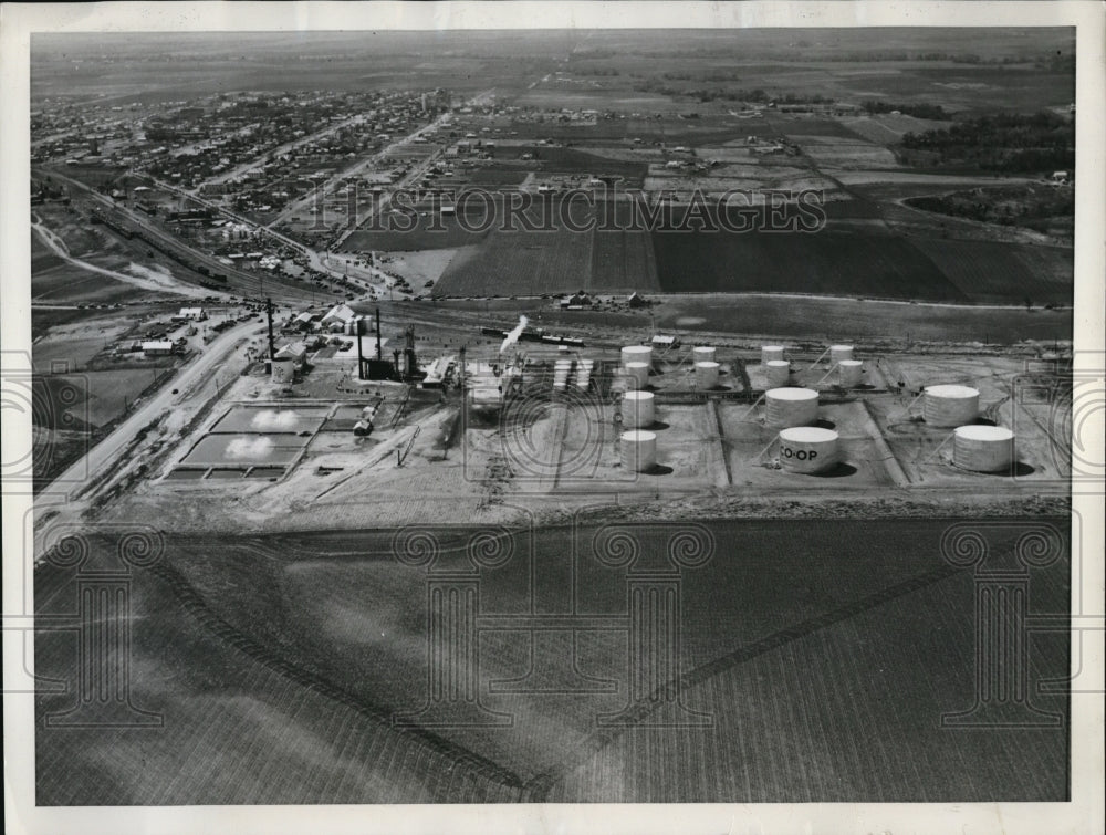 1940 Press Photo Aerial view of refinery in Phillipsburg, KS.