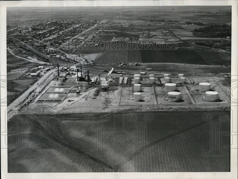 Load image into Gallery viewer, 1940 Press Photo Aerial view of refinery in Phillipsburg, KS.
