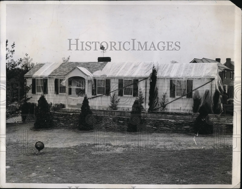 Load image into Gallery viewer, 1939 Press Photo Prize Winning House in Chatham Village, Philadelphia
