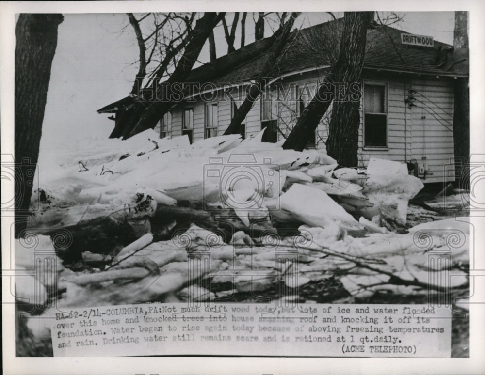 1951 Press Photo Ice And Water Flood House And Knock Trees Into House