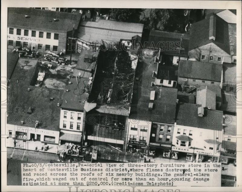 Load image into Gallery viewer, 1949 Press Photo Aerial View Of 3 Story Furniture Store On Fire
