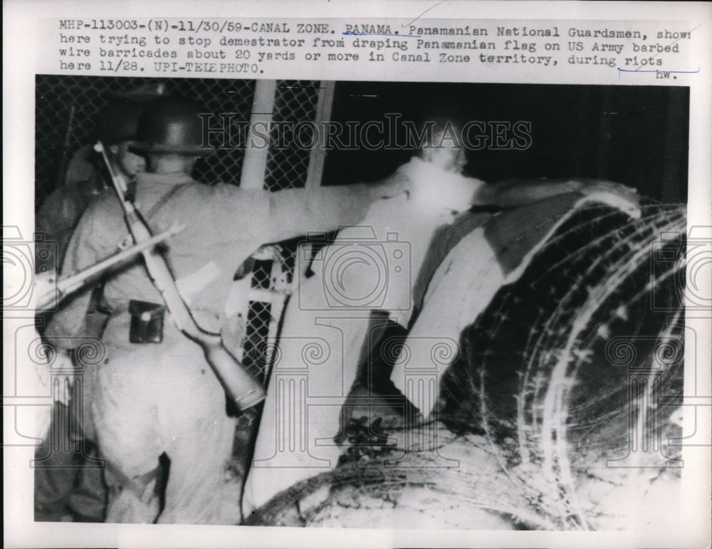 1959 Press Photo Panamanian National Guardsmen Stopping Demonstrator