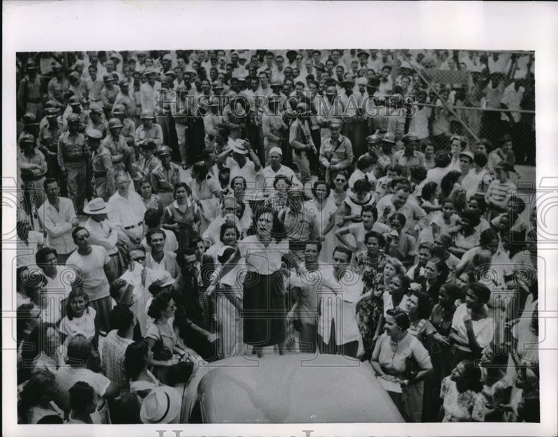 Load image into Gallery viewer, 1951 Press Photo Panama Natives Gather For Demonstration
