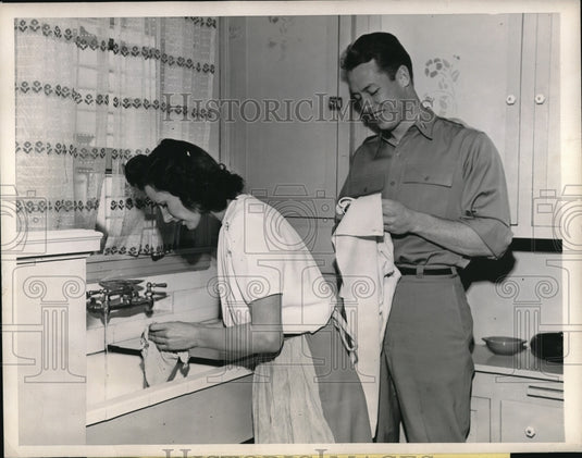 1946 Press Photo Former Diving Champion Helen Crlenkovich Morgan with Husband