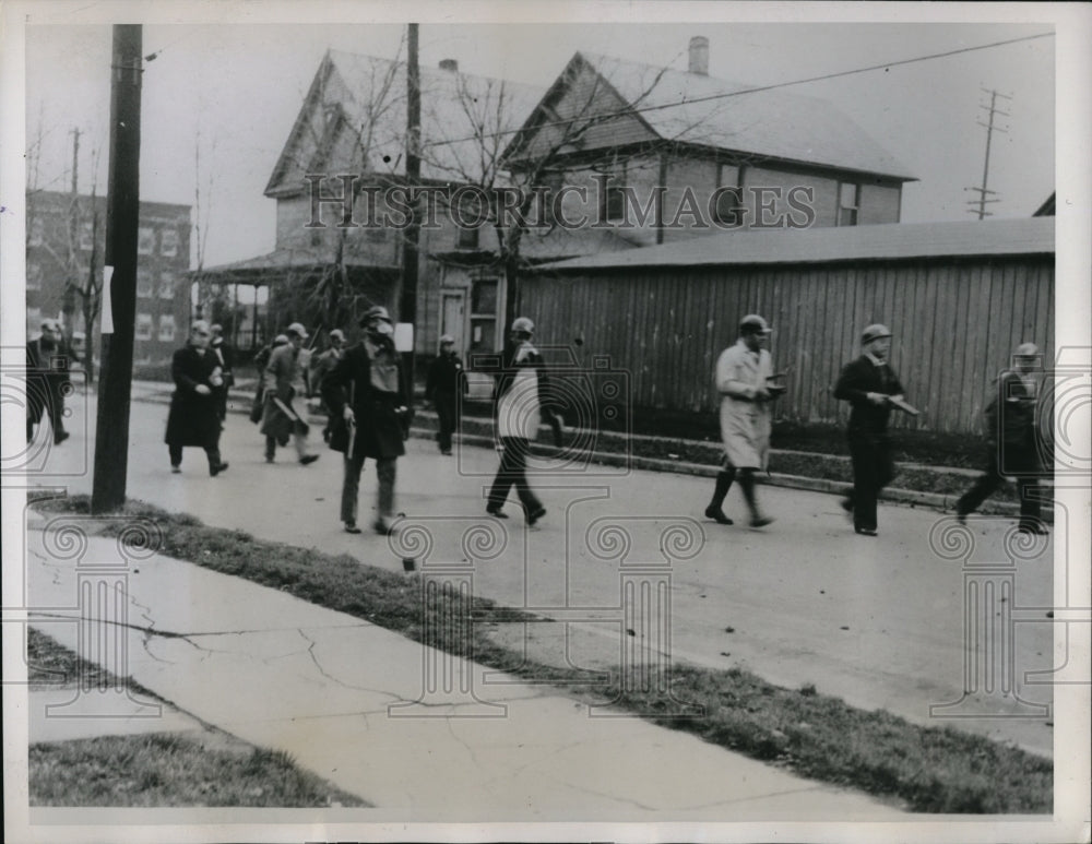 1935 Press Photo Guards Advance on Picket Lines Outside Ohio Insulator Company
