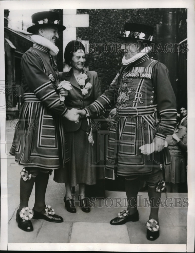 1948 Press Photo Scott Davidson with Wife Ella Finch
