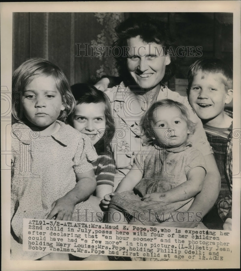 Load image into Gallery viewer, 1948 Press Photo Atlanta Mrs Maud Pope who is expecting her 22nd child in July
