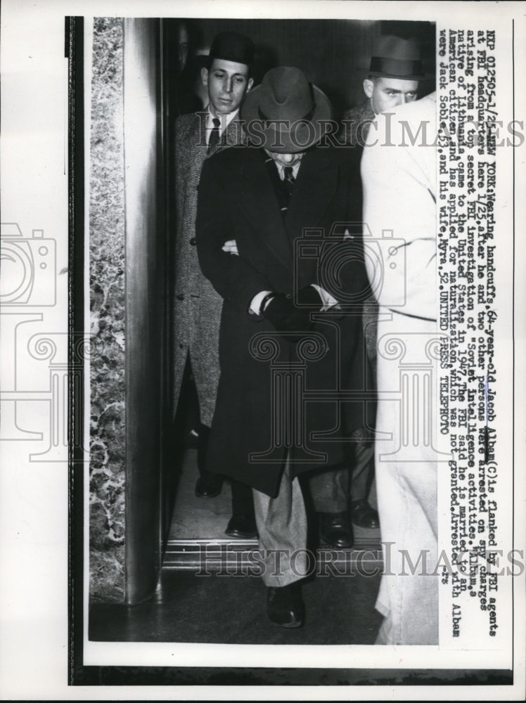 1957 Press Photo New York Jacob Alban flanked by FBI agents at FBI headquarters